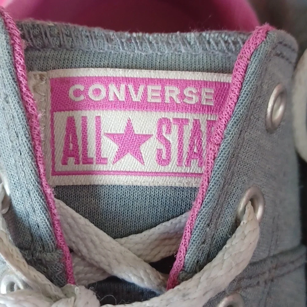Converse All Stars Women's Size 7.5/Mens size 6 Gray And Pink - Picture 2 of 6